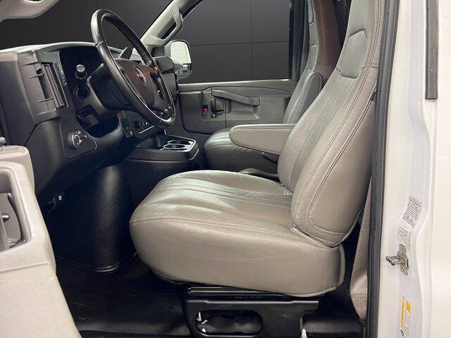 2022 GMC Savana 2500
