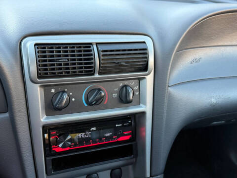 2004 Ford Mustang Deluxe