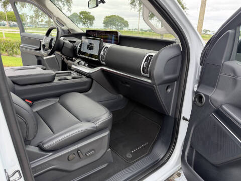 2025 Ford Expedition Platinum