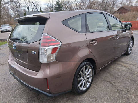 2015 Toyota Prius v Five