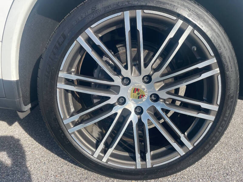 2018 Porsche Cayenne Platinum Edition