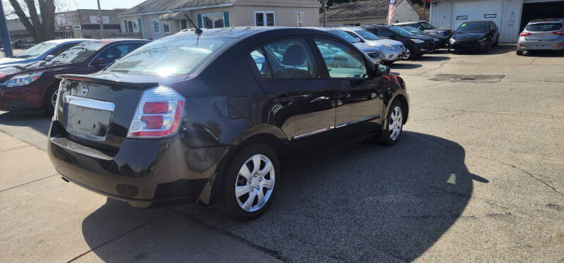 2011 Nissan Sentra S photo 5