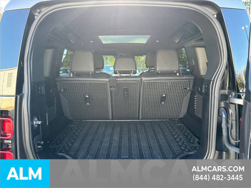 2023 Land Rover Defender 110 SE