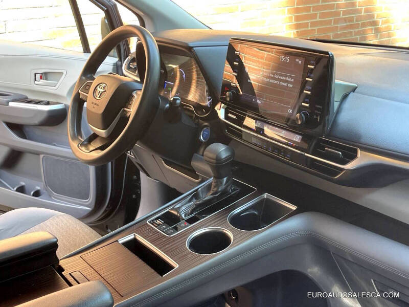 2021 Toyota Sienna LE 8-Passenger