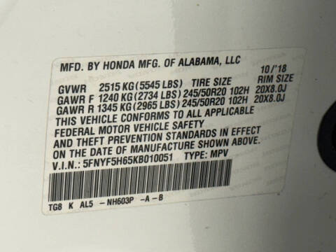 2019 Honda Pilot Touring w/Rear Captain's Chairs