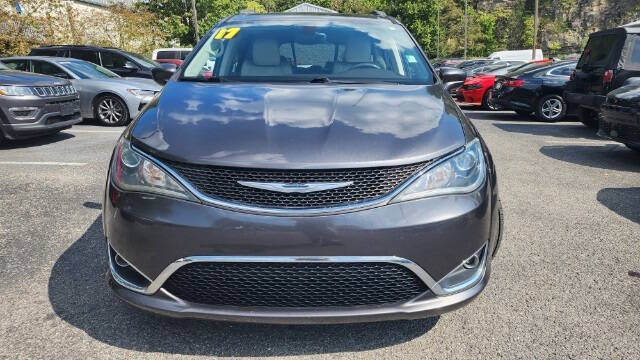 Used 2017 Chrysler Pacifica Touring-L with VIN 2C4RC1BG7HR591606 for sale in Hazard, KY