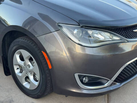 2017 Chrysler Pacifica Touring-L Plus