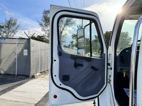 2018 Freightliner M2 106