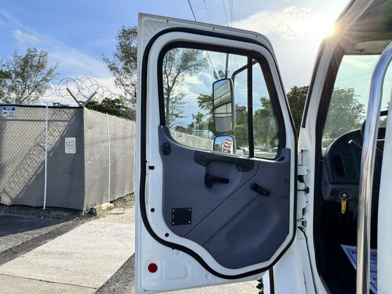 2018 Freightliner M2 106