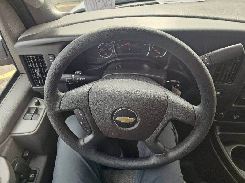 2025 Chevrolet Express 2500