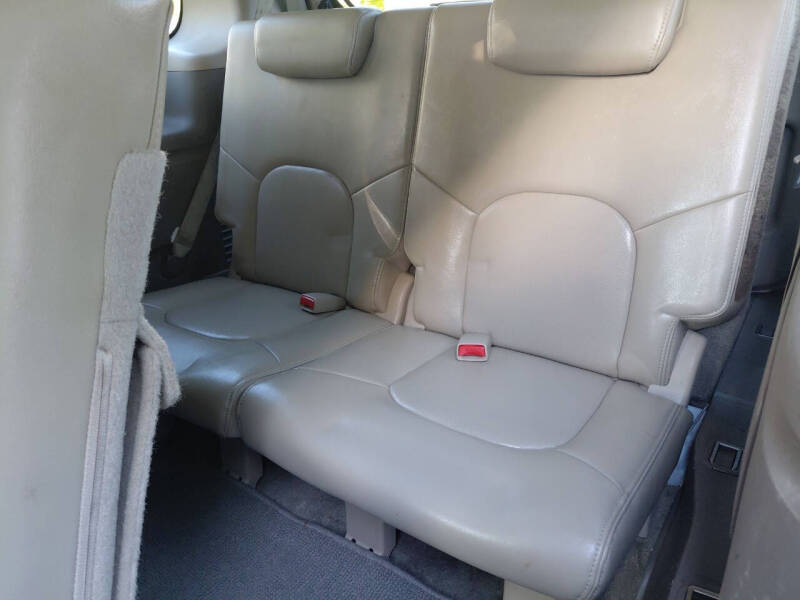 2012 Nissan Pathfinder LE