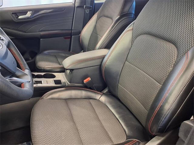 2023 Ford Escape ST-Line Select