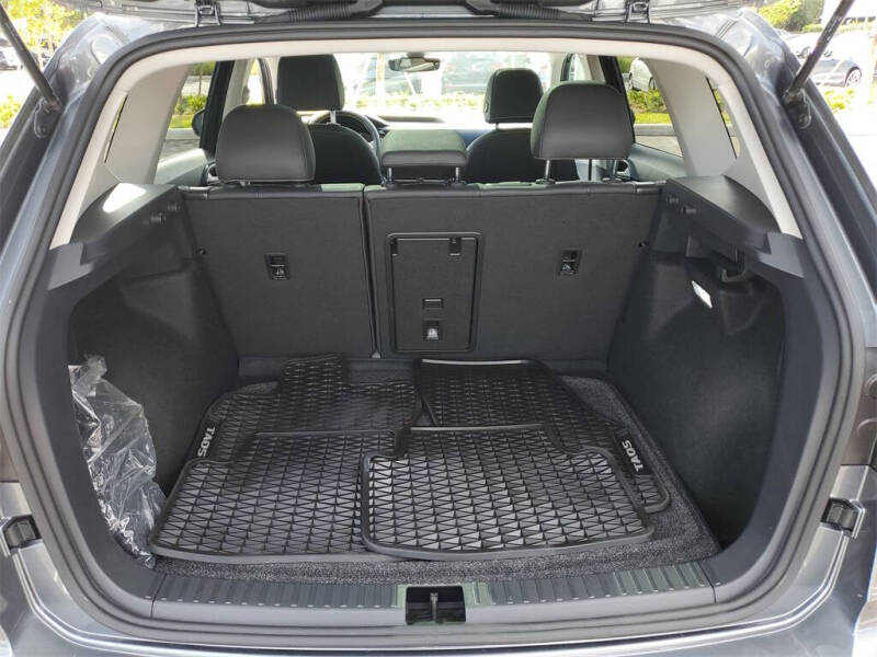 2024 Volkswagen Taos SE 4Motion