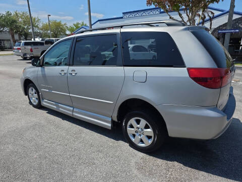 2005 Toyota Sienna LE 8 Passenger