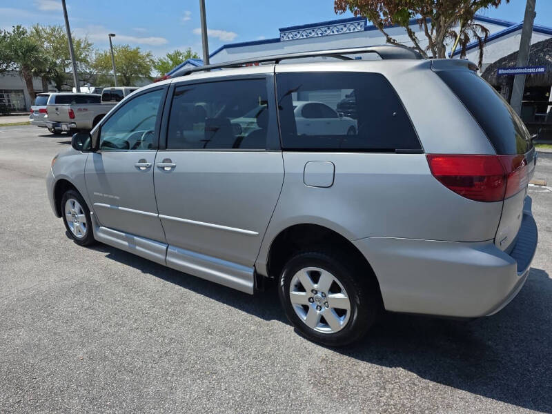 2005 Toyota Sienna LE 8 Passenger