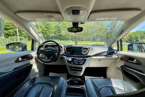 2017 Chrysler Pacifica Touring-L