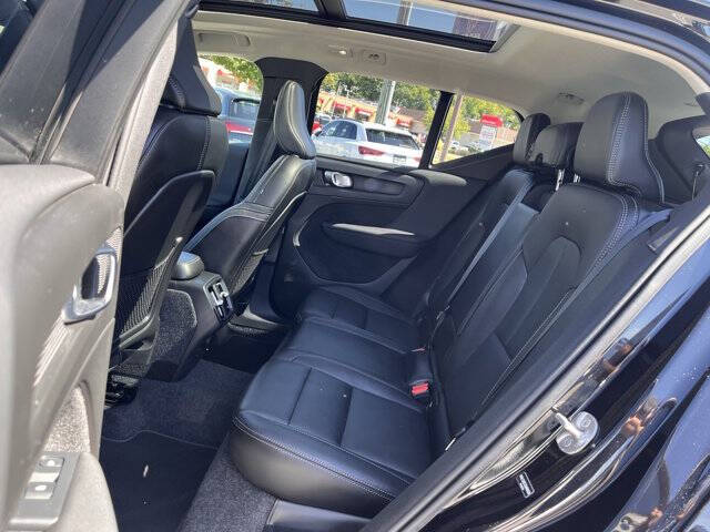 2025 Volvo XC40 B5 Plus Dark Theme