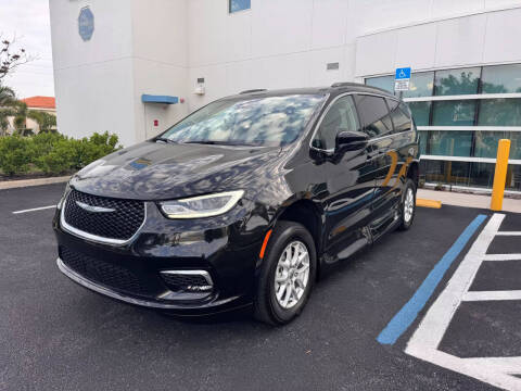 2022 Chrysler Pacifica Touring L