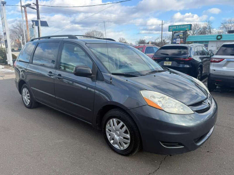 2007 Toyota Sienna LE 8-Passenger