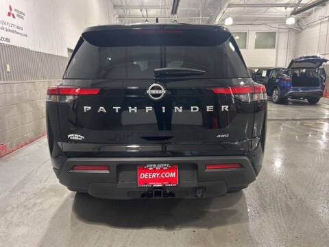 2025 Nissan Pathfinder SV