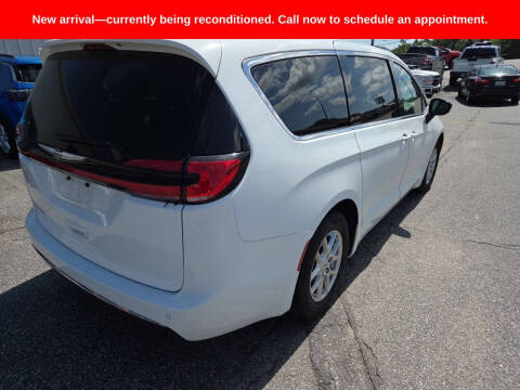 2025 Chrysler Pacifica Select