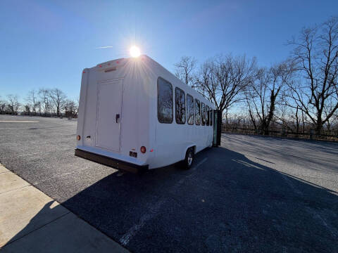 2021 Ford E-450 28 Passenger