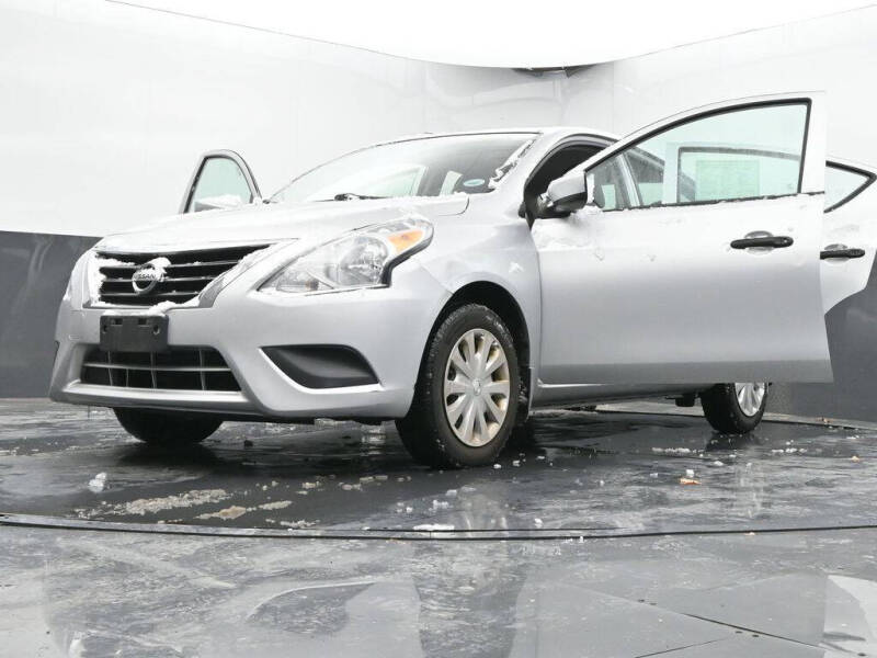 2019 Nissan Versa S Plus