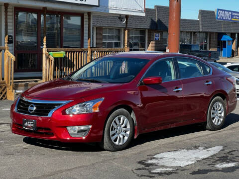 2013 Nissan Altima for sale at El Chapin Auto Sales, LLC. in Omaha NE