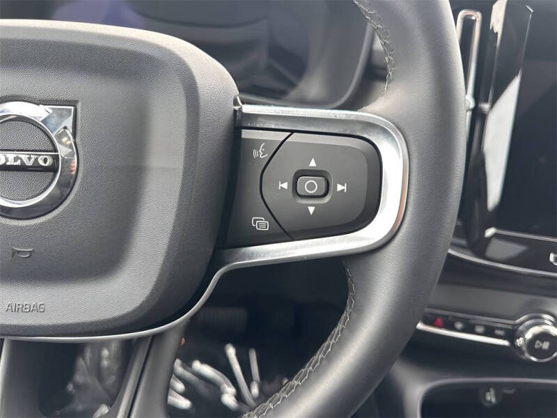 2025 Volvo XC40 B5 Plus Dark Theme