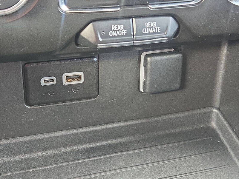 2023 GMC Yukon XL SLE
