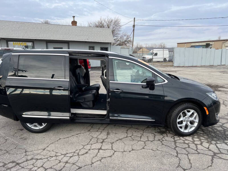 2017 Chrysler Pacifica Touring-L Plus