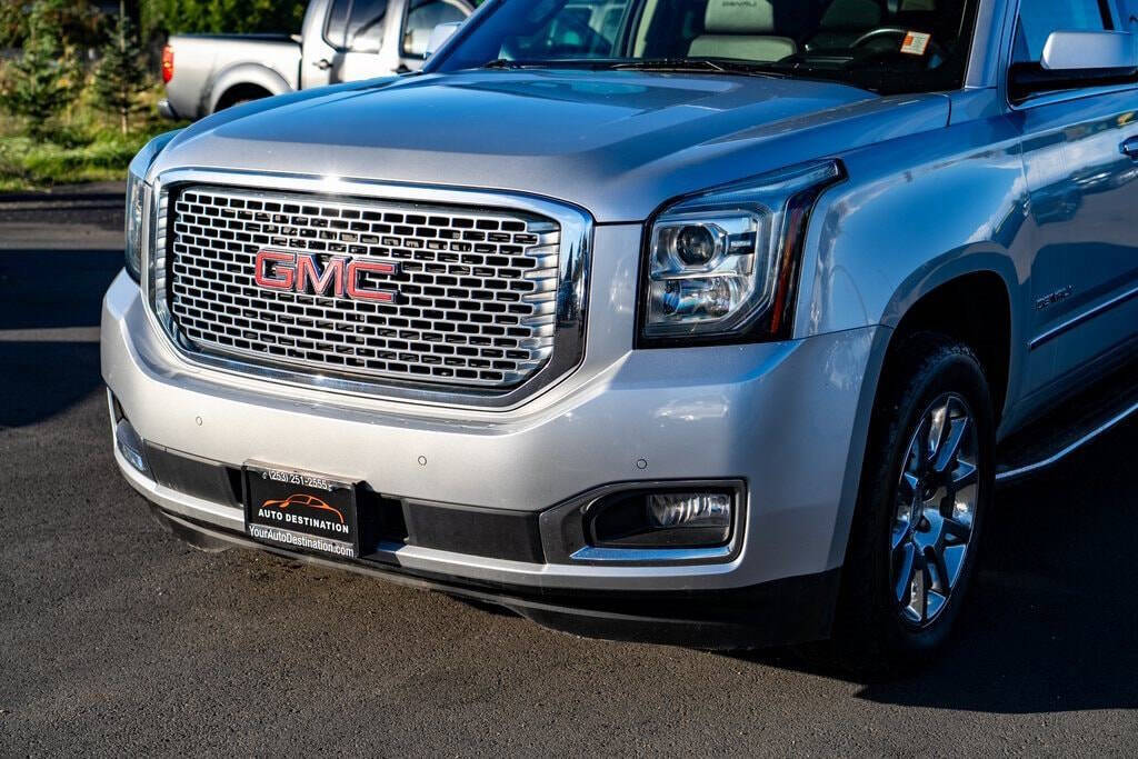 2017 GMC Yukon XL for sale at Auto Destination in Puyallup, WA