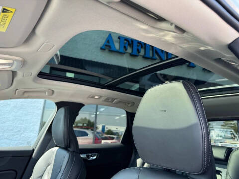 2023 Volvo XC60 B5 Ultimate Bright Theme