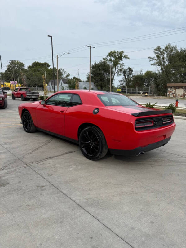 2017 Dodge Challenger SXT Plus