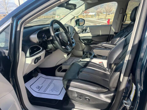 2023 Chrysler Pacifica Plug-In Hybrid Touring L