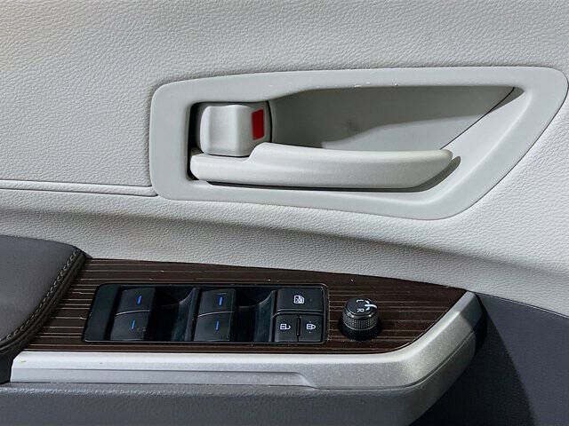 2023 Toyota Sienna LE 8-Passenger