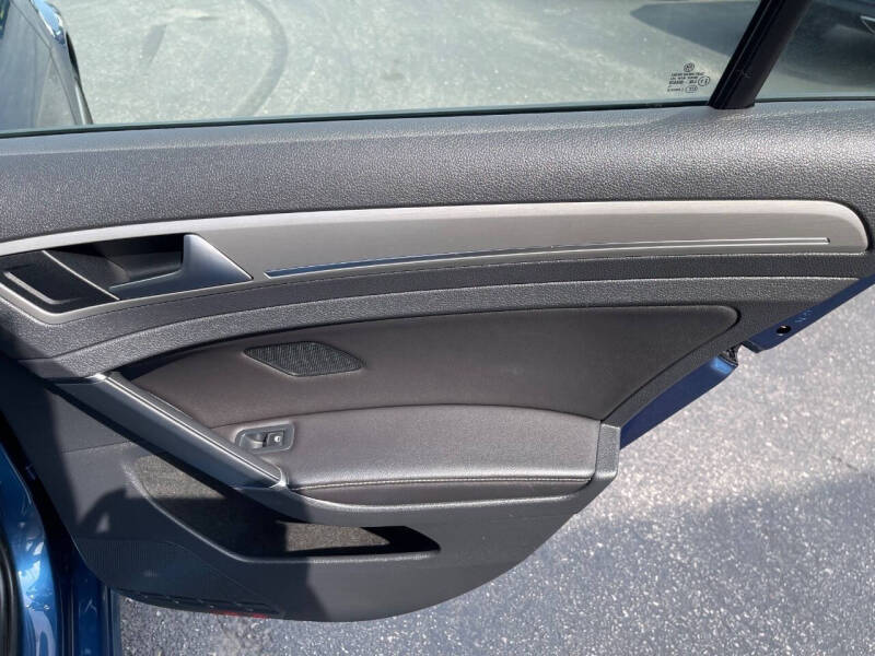 2015 Volkswagen Golf TSI SE