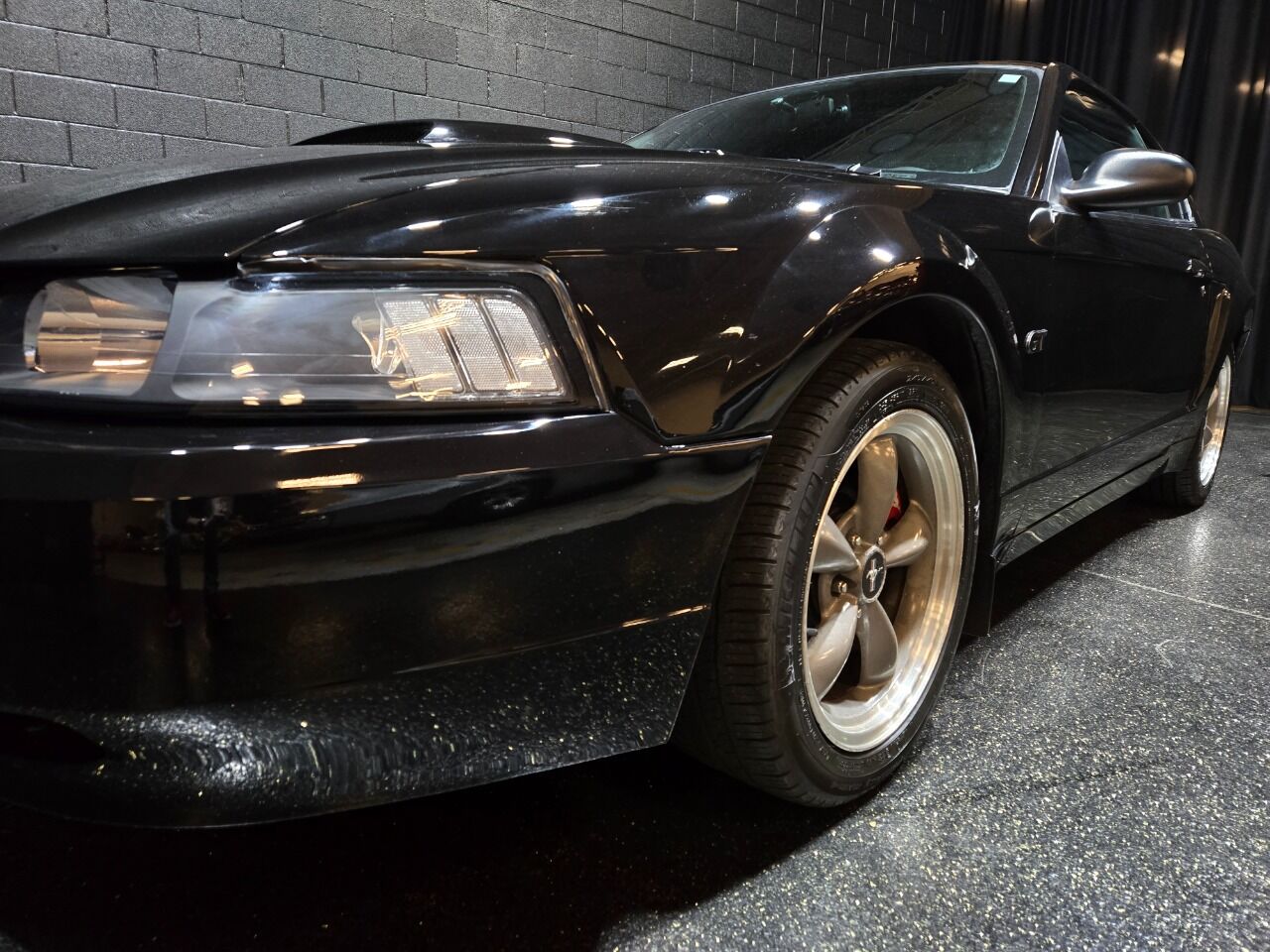 2001 Ford Mustang 16