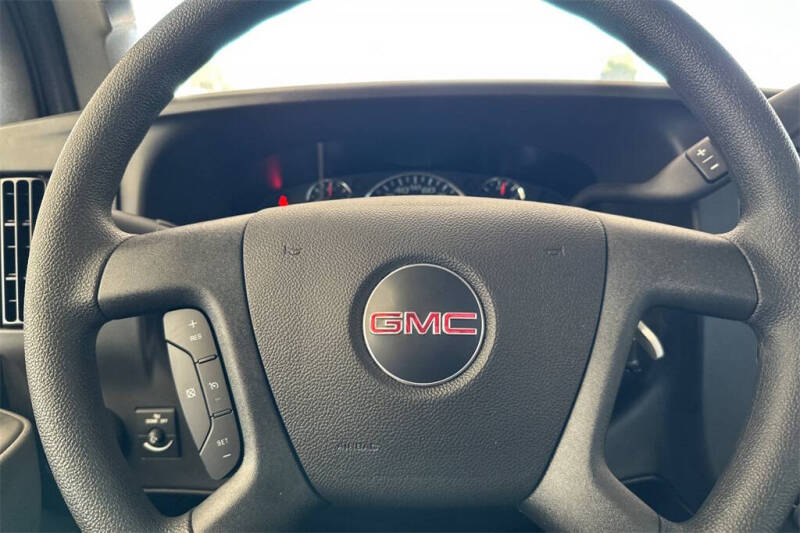 2025 GMC Savana 2500