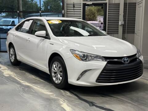 2015 Toyota Camry Hybrid for sale at Crossroads Car & Truck in Milford OH