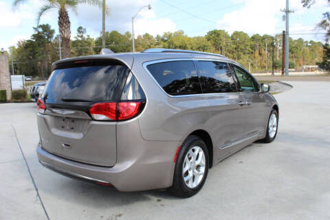 2017 Chrysler Pacifica Touring-L Plus