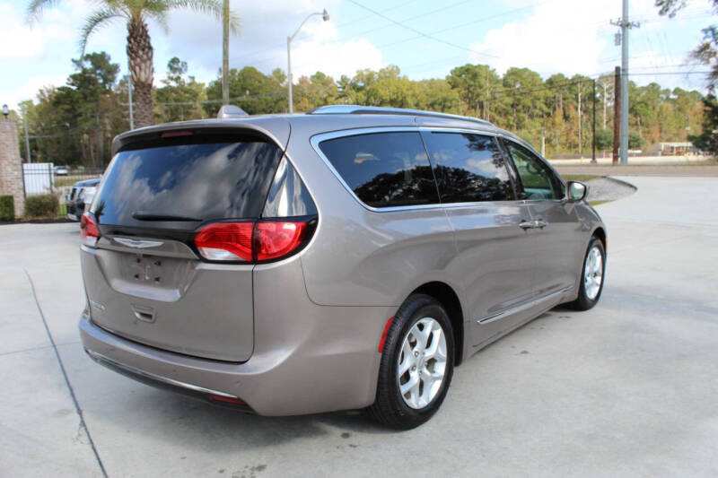 2017 Chrysler Pacifica Touring-L Plus