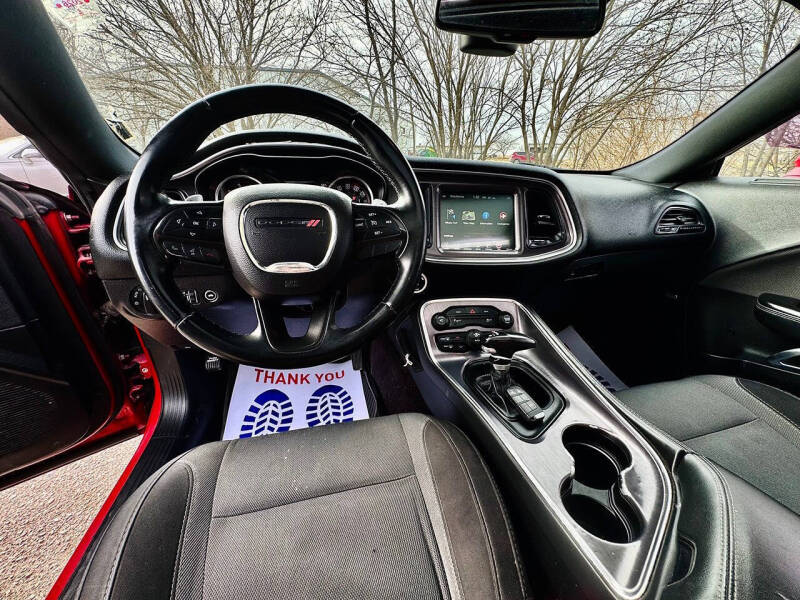 2016 Dodge Challenger SXT Plus