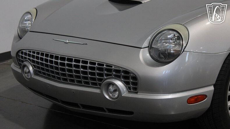 2004 Ford Thunderbird Deluxe