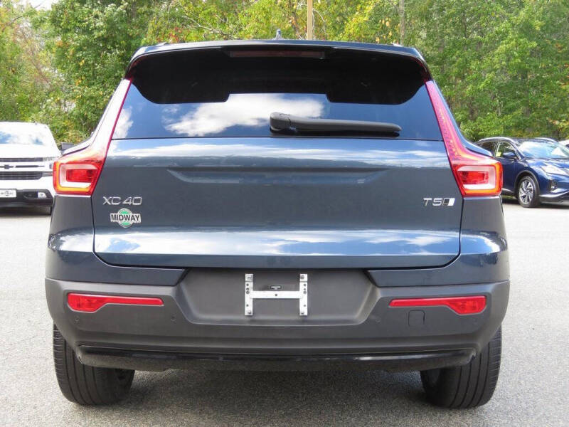 2022 Volvo XC40 T5 R-Design