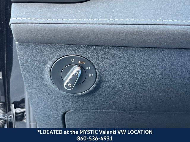 2025 Volkswagen Taos SE Black 4Motion