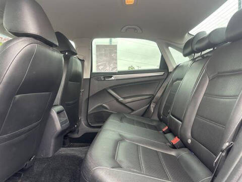 2017 Volkswagen Passat 1.8T R-Line