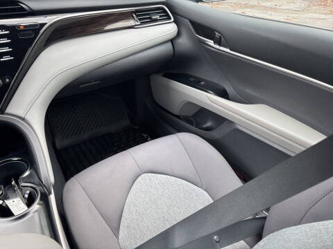 2020 Toyota Camry Hybrid LE