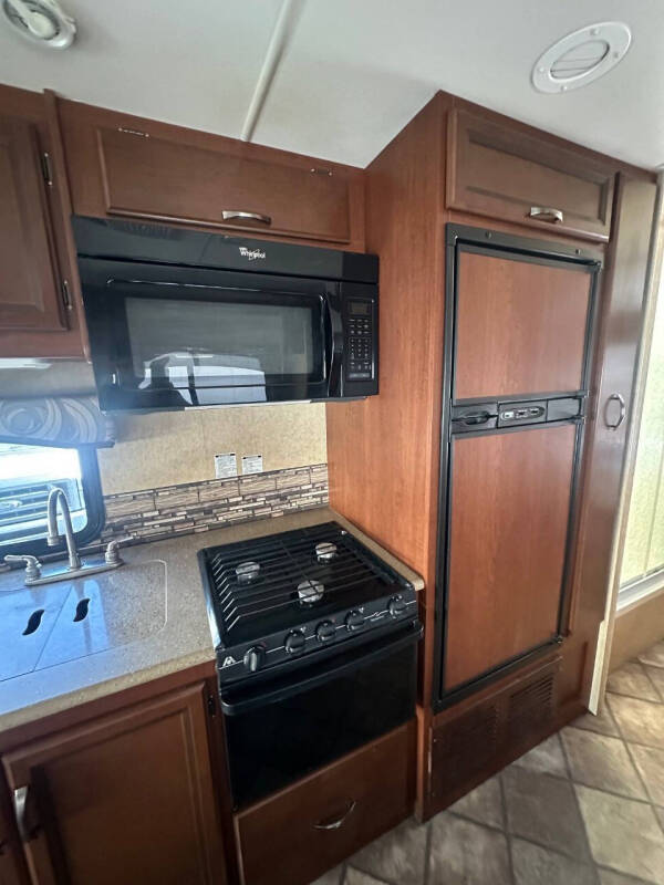 2014 Thor Motor Coach CHATEAU 31L