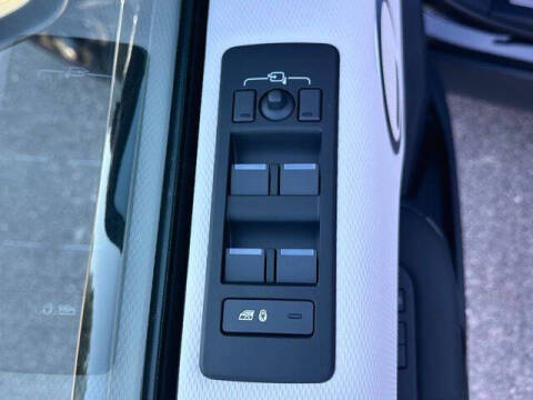 2025 Land Rover Discovery P300 Dynamic SE